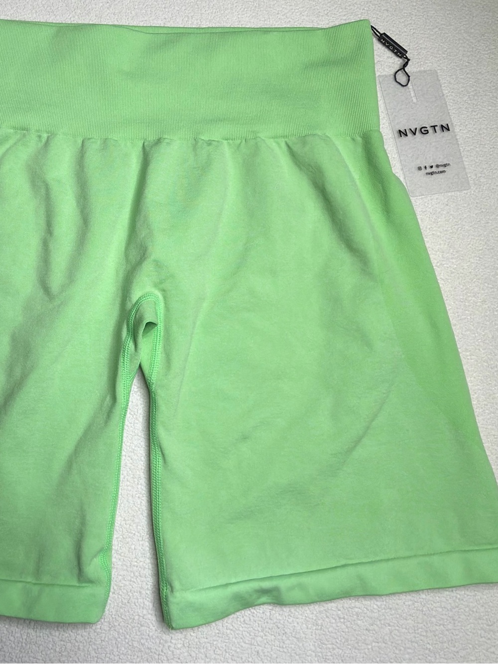 ✨NWT✨NVGTN Mid Rise Contour Seamless Shorts•💚Pistachio - Picture 13 of 15